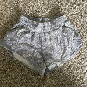 Lululemon Hotty Hot Shorts 2.5’